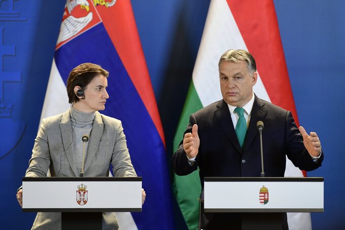 Brnabić és Orbán a kormányülést követő sajtótájékoztatón (Fotó: MTI)