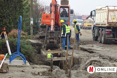 A polgárok szeretik tudni, mire költi az önkormányzat pénzüket. Képünkön csatornáznak az Ivo Lola Ribar utcában (Fotó: Góbor Béla)