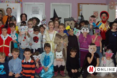 A bohóc, a boszorkány, a királykisasszony és a többiek (Bozsoki Valéria felvétele)