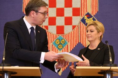 Vučić magával vitte az eltűntek anyakönyvi kivonatait is (Fotó: Beta)