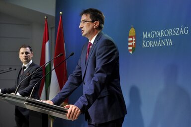 Völner Pál (jobbról) és Tuzson Bence (Fotó: MTI)
