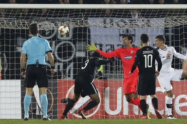 Leandre Tawamba fejesével vezetett a Partizan (Fotó: Beta)