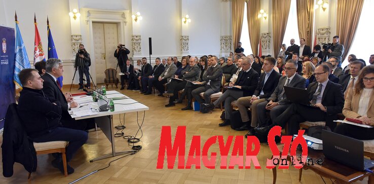 A kragujevaci és újvidéki közvita után Belgrádban és Nišben is terveznek ehhez hasonló tanácskozást (Ótos András felvétele)