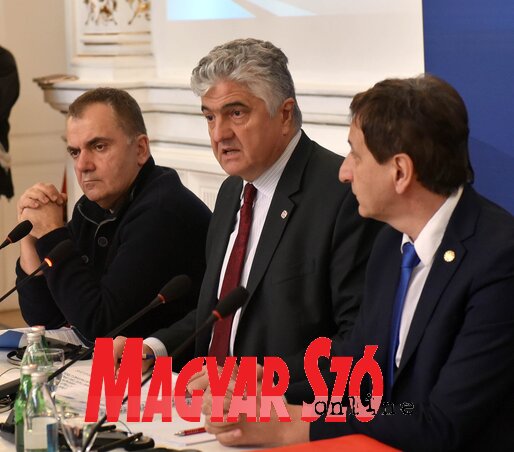 Čedomir Backović (középen): Alaptalanok az igazságügy függetlenségét megkérdőjelező,  eddig megfogalmazott aggályok (Ótos András felvétele)