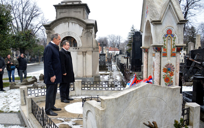 Belgrádban a külügyminiszterek megkoszorúzták az ismeretlen orosz katona sírját (Fotó: Beta)