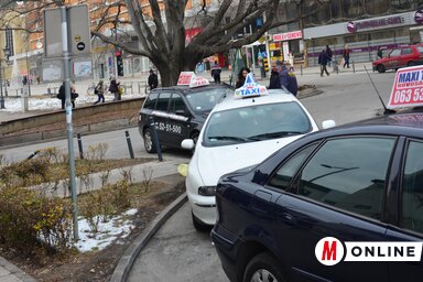 Az agresszív utasok miatt sok taxis már nem hajlandó éjjeli műszakot vállalni, mert ilyenkor történik a legtöbb incidens (Dávid Csilla felvétele)