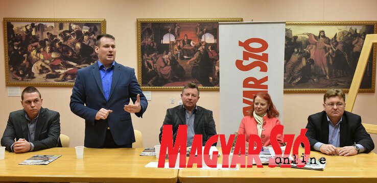 Az élőújságon megvitatták a a legaktuálisabb mezőgazdasággal kapcsolatos kérdéseket is (Ótos András felvétele) Az élőújságon megvitatták a a legaktuálisabb mezőgazdasággal kapcsolatos kérdéseket is (Ótos András felvétele)