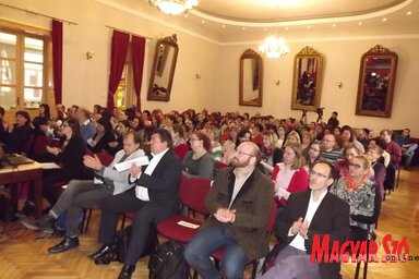Csak az éppen felszólaló széke volt üres (Fekete J. József felvétele)