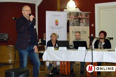 Lőrinczy György előadás közben (Fotó: Benedek Miklós)
