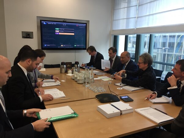 Ana Brnabić és Suma Chakrabarti, EBRD-elnök a londoni tárgyaláson (Fotó: Beta)