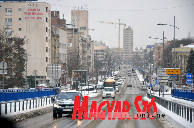 Az elkövetkező napokban havazásra és mínuszokra lehet számítani. A városi rendkívüli helyzetek stábja ülésén egyeztették a teendőket, nem valószínű bármiféle, hóesés miatti fennakadás (Dávid Csilla felvétele) Az elkövetkező napokban havazásra és mínuszokra lehet számítani. A városi rendkívüli helyzetek stábja ülésén egyeztették a teendőket, nem valószínű bármiféle, hóesés miatti fennakadás (Dávid Csilla felvétele)