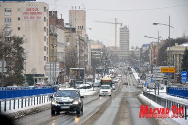 Az elkövetkező napokban havazásra és mínuszokra lehet számítani. A városi rendkívüli helyzetek stábja ülésén egyeztették a teendőket, nem valószínű bármiféle, hóesés miatti fennakadás (Dávid Csilla felvétele)