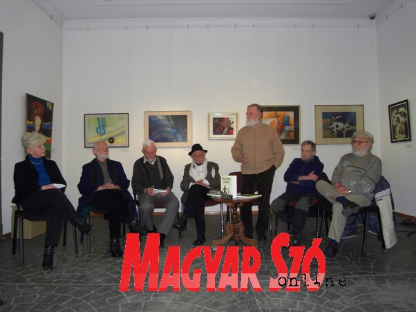 Farkas Zsuzsa, Gyurkovics Hunor, Magyar János, Kerekes Sándor, Török István, Petrik Tibor, Zsáki István (Fotó: Patyi Szilárd) Farkas Zsuzsa, Gyurkovics Hunor, Magyar János, Kerekes Sándor, Török István, Petrik Tibor, Zsáki István (Fotó: Patyi Szilárd)