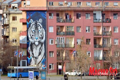 A legújabb határozat értelmében, ha a szomszéd hajnali háromkor falat fúr, nem hívhatjuk a kommunális rendőrséget, legfeljebb levelet írhatunk az épületmenedzsernek… Aztán várhatunk, és reménykedhetünk, hogy majdcsak megoldódik a „helyzet” (Dávid Csilla felvétele)