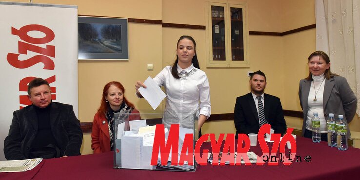 A sorsolás legizgalmasabb pillanata (Ótos András felvétele) A sorsolás legizgalmasabb pillanata (Ótos András felvétele)