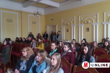 A leendő tanítók és óvodapedagógusok az  amfiteátrumban (Paszterkó Erika felvétele)