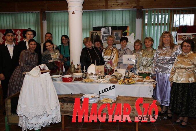 A ludasi Ludas Matyi Művelődési Egyesület tagjai (Puskás Károly felvétele) A ludasi Ludas Matyi Művelődési Egyesület tagjai (Puskás Károly felvétele)