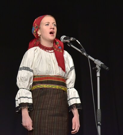 Sőregi Anna gyimesi népdalokkal kedveskedett a közönségnek Sőregi Anna gyimesi népdalokkal kedveskedett a közönségnek