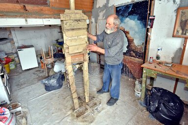 Franjo Mačković:  első lépésként a faváz készült el a Mátyás szobor esetében is