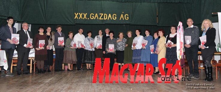 Szívvel-lélekkel együtt (Puskás Károly felvétele) Szívvel-lélekkel együtt (Puskás Károly felvétele)