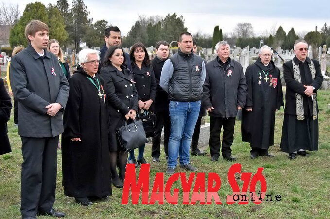 A megemlékezők (Fotó: Gergely Árpád) A megemlékezők (Fotó: Gergely Árpád)