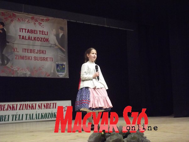 A temerini Vortić Anna szavalt (Fotó: Vidács Hajnalka) A temerini Vortić Anna szavalt (Fotó: Vidács Hajnalka)