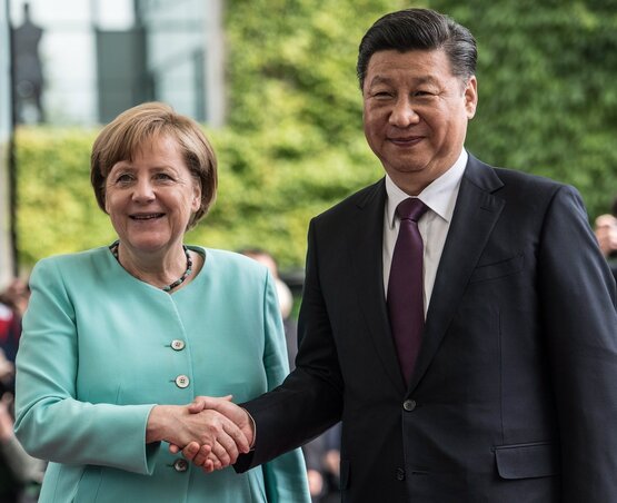 Angela Merkel német kancellár és Hszi Csin-ping kínai elnök, Fotó: MTI/EPA/Filip Singer