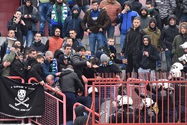 A zemuniak székvárosi rendbontására az újvidéki rendőrség is reagált (Fotó: Beta/AP)