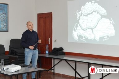 Kormos Róbert előadásán (Lakatos János felvétele)