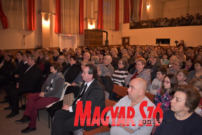 A Petőfi Sándor ME terme zsúfolásig megtelt A Petőfi Sándor ME terme zsúfolásig megtelt