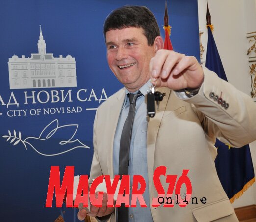 Baranyi Imre a lakáskulccsal a kezében