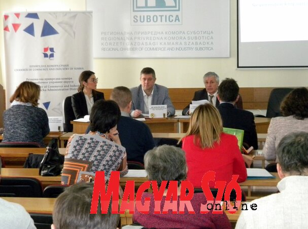 A szolgáltatói bizottság alapító ülésén több vállalat képviselői voltak jelen az észak-bácskai és észak-bánáti körzetből (Fotó: Benedek Miklós)
