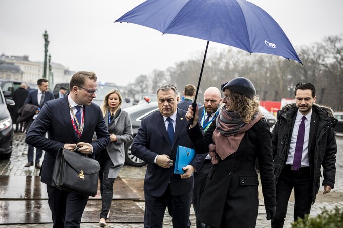 Orbán Viktor megérkezik Brüsszelbe (Fotó: MTI)