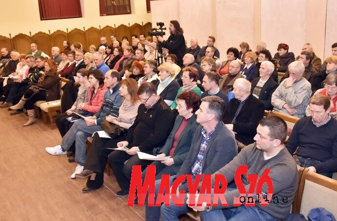 Megtelt a palicsi Vigadó terme (Fotó: Gergely Árpád)