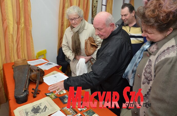 A gyufából készült tárgyak kiállítása, Fotó: Lakatos János