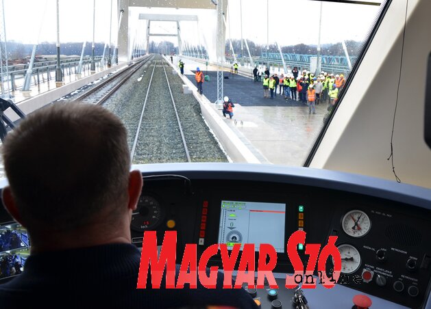 A híd már forgalomkész, még csak a bekötőutakat kell befejezni (Dávid Csilla felvétele)