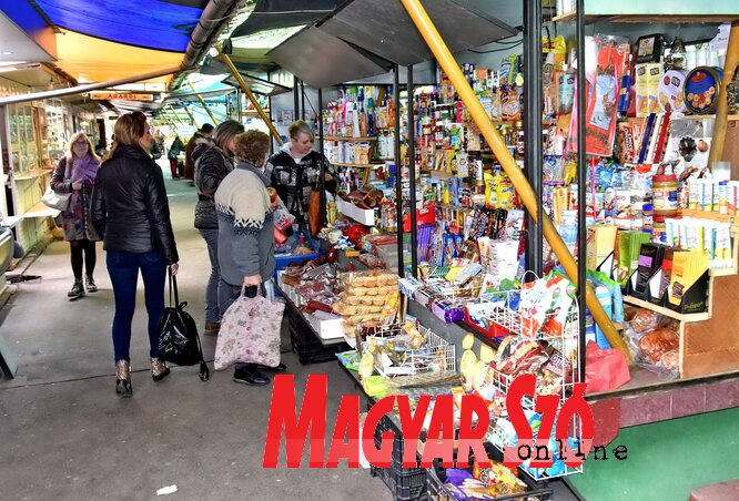 Vásárlók a Tejpiacon (Fotó: Gergely Árpád)