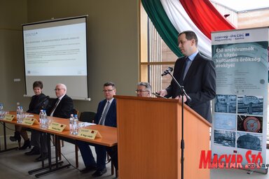 A projektumot Fodor István, a zentai Történelmi Levéltár igazgatója mutatta be (Máriás Endre felvétele)