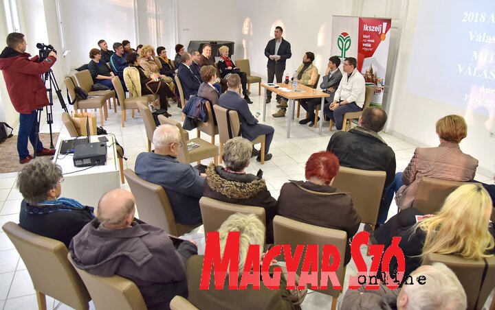 A törökkanizsai lakossági fórum részvevői (Gergely József felvétele)