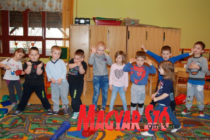 A kicsik nagyon örültek, hogy mesélhettek a nyusziról A kicsik nagyon örültek, hogy mesélhettek a nyusziról