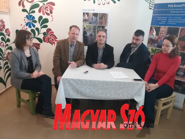 Baranyi Annamária, Brczán Krisztifor, Brezovszki Roland, Milan Todorov és Brezovszki Tamara (Fotó: Lukács Melinda)