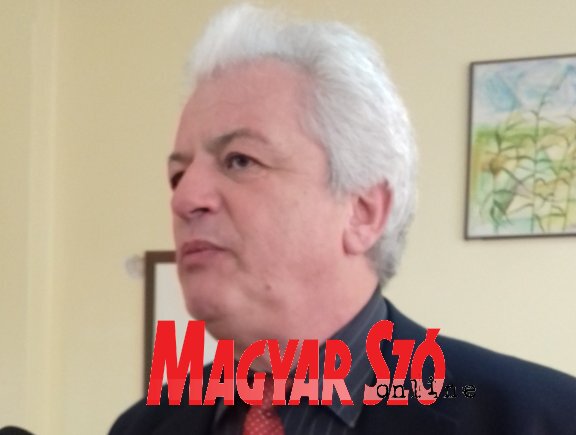 Miladin Nešić, Topolya község polgári jogvédője (Kazinczy Paszterkó Diana felvétele) Miladin Nešić, Topolya község polgári jogvédője (Kazinczy Paszterkó Diana felvétele)
