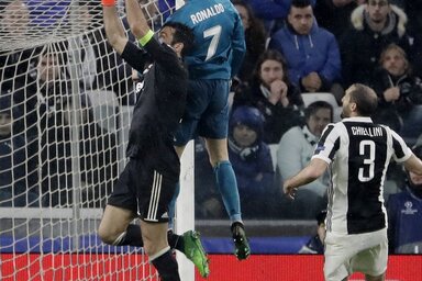 Buffon már nem ér fel Ronaldóig (Fotó: Beta/AP)
