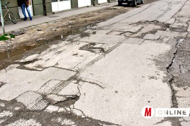 A tervek szerint az idén a Tolsztoj utcában is felújítják az útburkolatot (Fotó: Gergely Árpád)