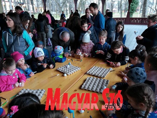 Mindenki másmilyenre festi (Fotó: Sándor Zoltán)