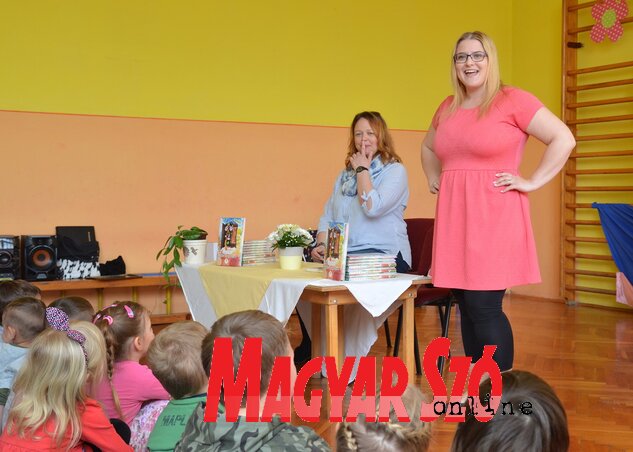 Izgalmas mesekönyv-bemutató a kishegyesi oviban (Lakatos János felvétele)