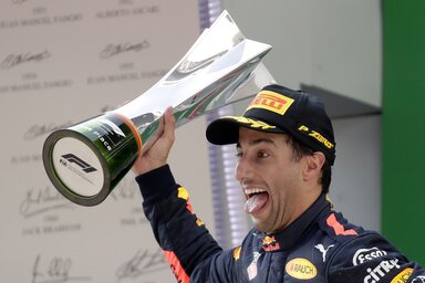 Daniel Ricciardo tankönyvbe illő vezetéssel keltett meglepetést Sanghajban (Fotó: Beta/AP)