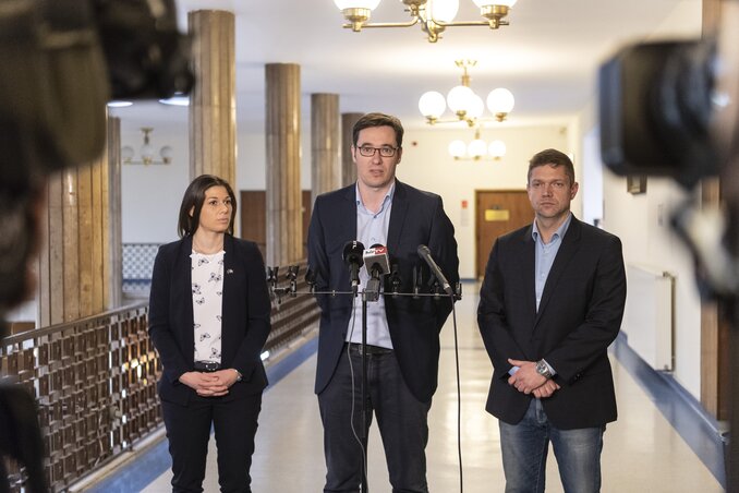 Bősz Anett, Karácsony Gergely és Tóth Bertalan (Fotó: MTI)