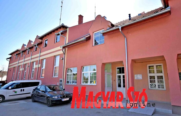 A hajdújárási helyi közösség és művelődési otthon közös épülete (Fotó: Gergely Árpád)