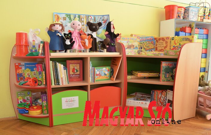 A gyerekek nagyon örültek az új játékoknak (Lakatos János felvétele)